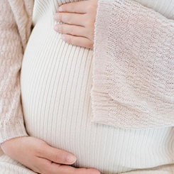 更别提这个硕大♥🇹🇿的屏幕黑边🌒🙋‍♂️，和粗旷🎵📭的大下巴🐰⚡最后，来看价格—🧔